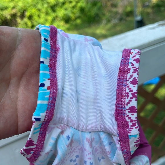 Garnet Hill Kids. Size 4 Rash guard, short sleeved taffy colored swimsuit. - Picture 4 of 6